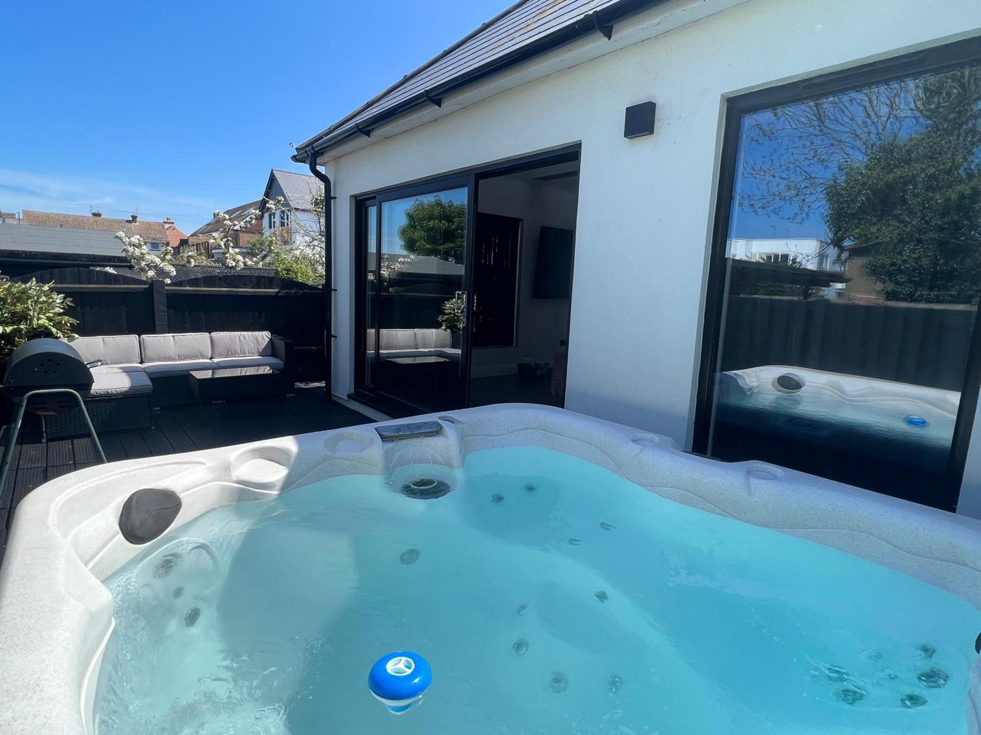 The Broadway Beach House With Hot Tub Herne Bay Εξωτερικό φωτογραφία